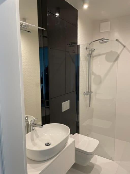 Apartament Z Widokiem Na Morze Miedzyzdroje Bagian luar foto